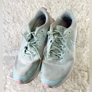 Nike Air Zoom Arcadia SE GS Glacier Blue Pink
Melon Sneakers Youth Size 5.5